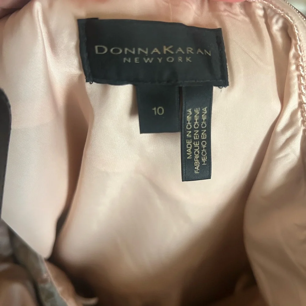 Donna Karan Metallic Floral One-Shoulder Gown - Picture 8 of 9